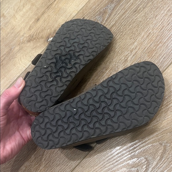 Kids size 31 Birkenstock Velcro sandal - Picture 4 of 6